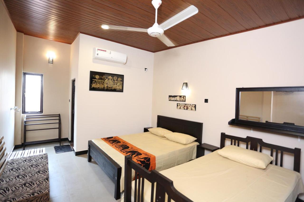 Edwin'S Airport Stay Dalupotha Екстер'єр фото