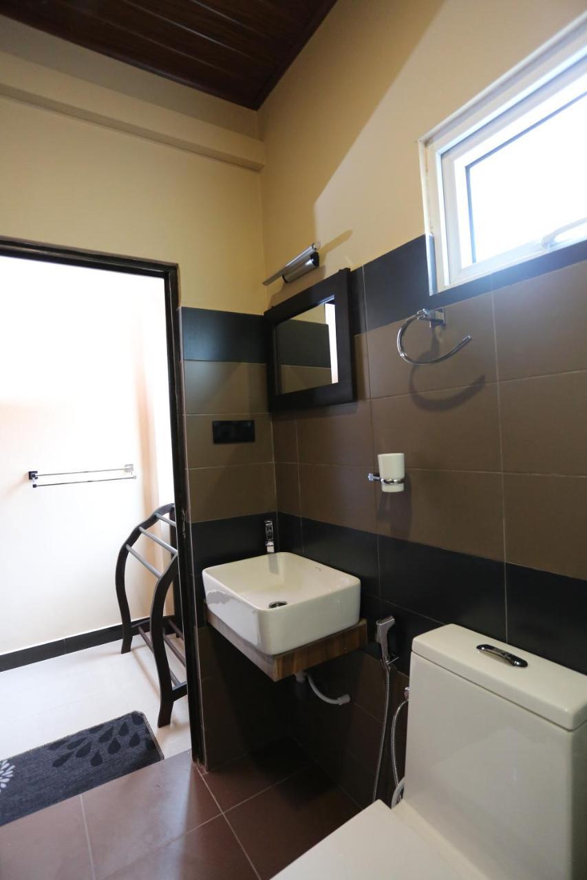 Edwin'S Airport Stay Dalupotha Екстер'єр фото